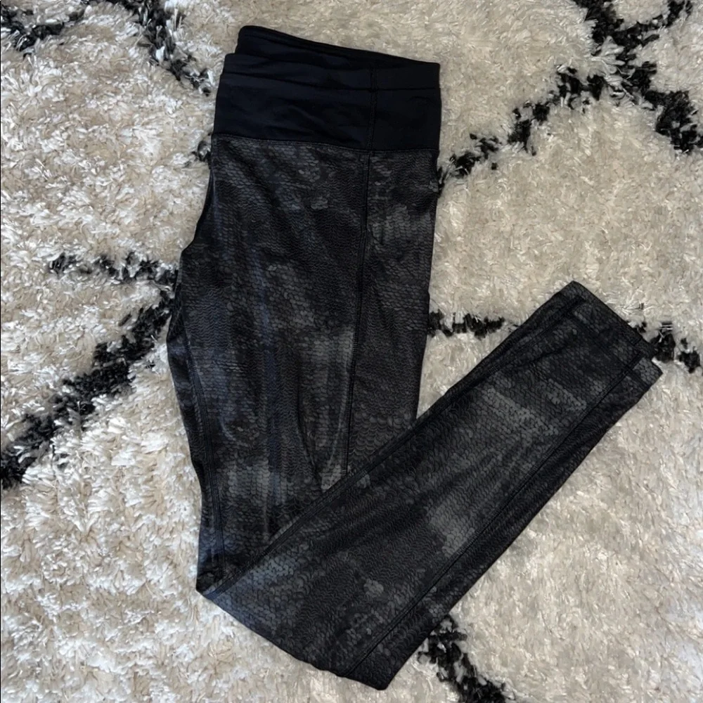 Lululemon leggings - Picture 1 of 2